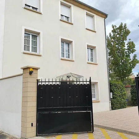 La Marina-center-parking-stationtoparis * Les Mureaux
