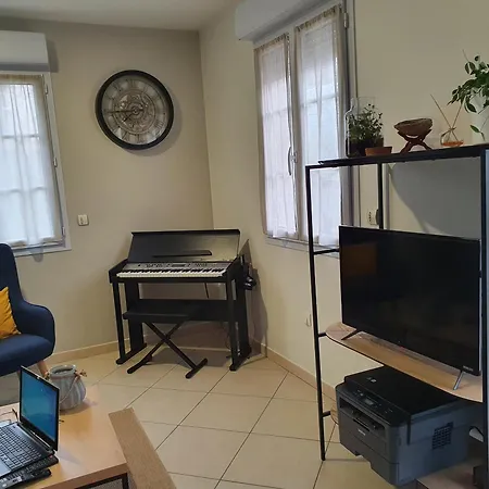 La Marina-center-parking-stationtoparis Apartment