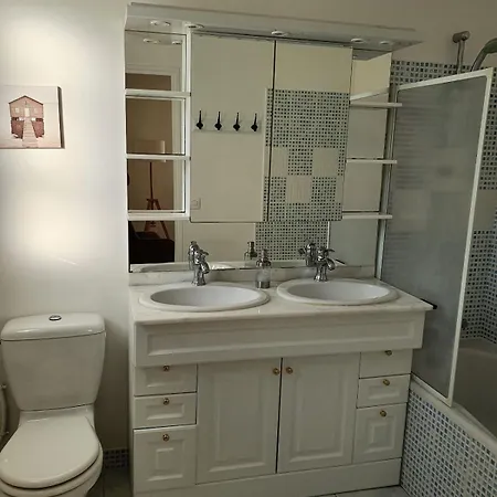 La Marina-center-parking-stationtoparis Apartment